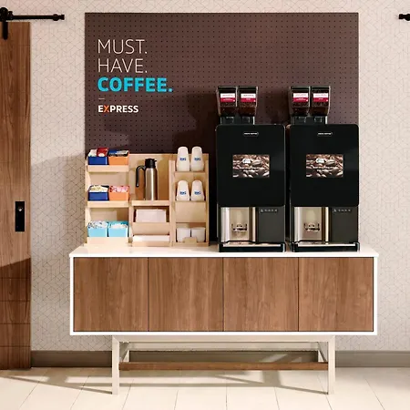 Holiday Inn Express & Suites Springfield By Ihg