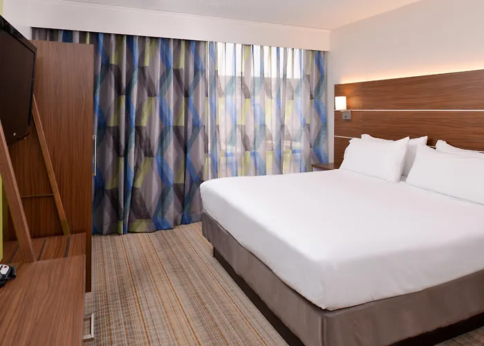 Express & By Ihg Hotel 2*