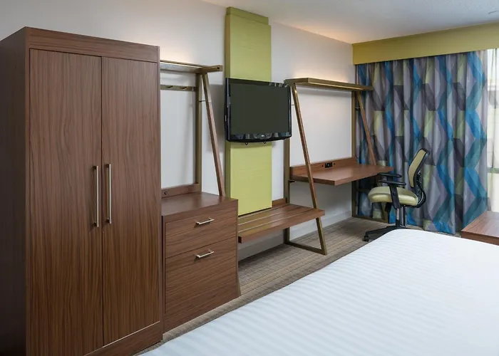 Hotel Express & By Ihg