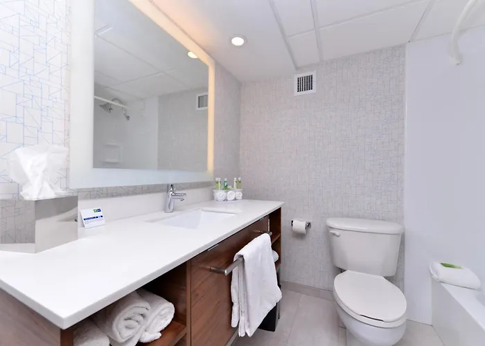Express & By Ihg 2* Springfield