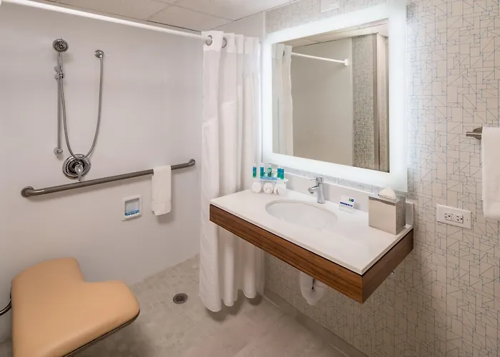 Express & By Ihg 2* Springfield