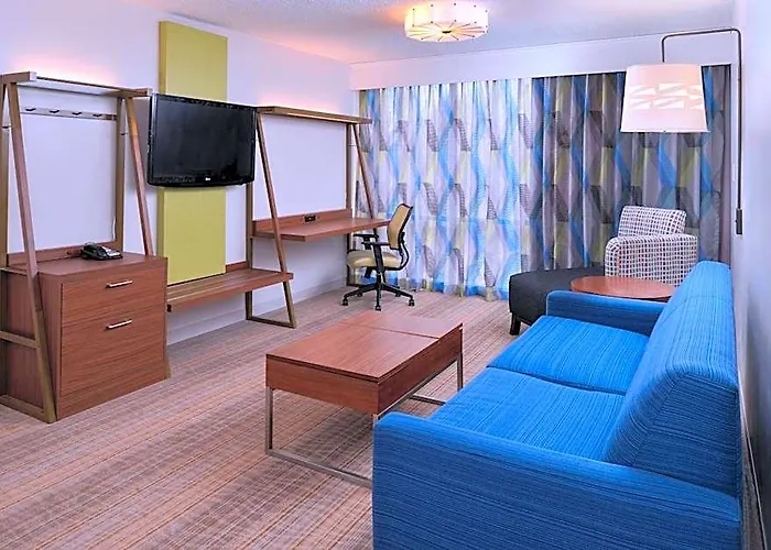 Express & By Ihg Hotel 2*