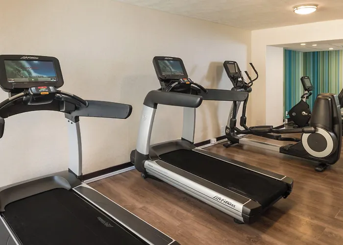 Express & By Ihg 2* Springfield
