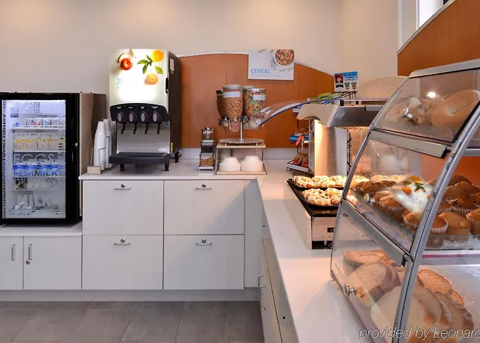 Express & By Ihg 2* Springfield
