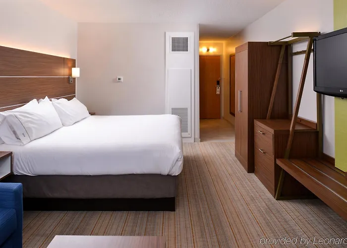 Express & By Ihg Hotel 2*